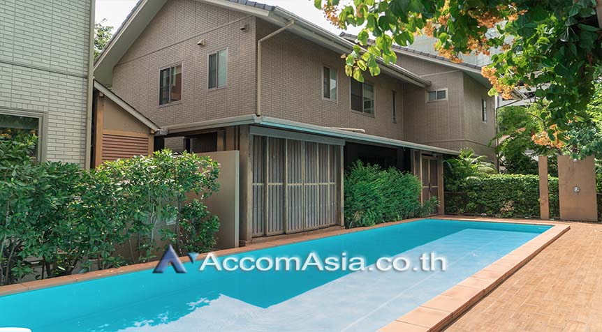 3+1 bedrooms house in compound Sukhumvit, Bangkok 13000280