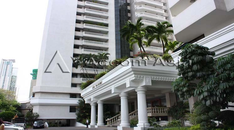  3 br Apartment For Rent in Sukhumvit ,Bangkok BTS Phrom Phong at Family Size Desirable AA28421