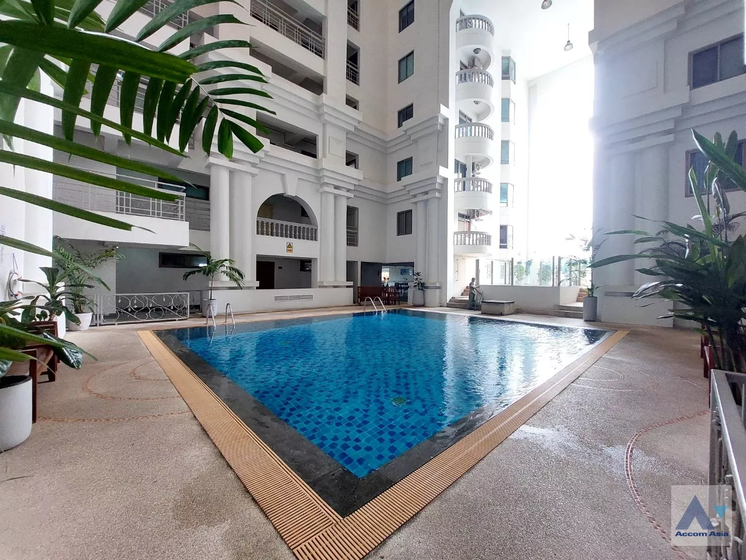  3 br Condominium For Sale in Sukhumvit ,Bangkok BTS Phrom Phong at Royal Castle AA29878