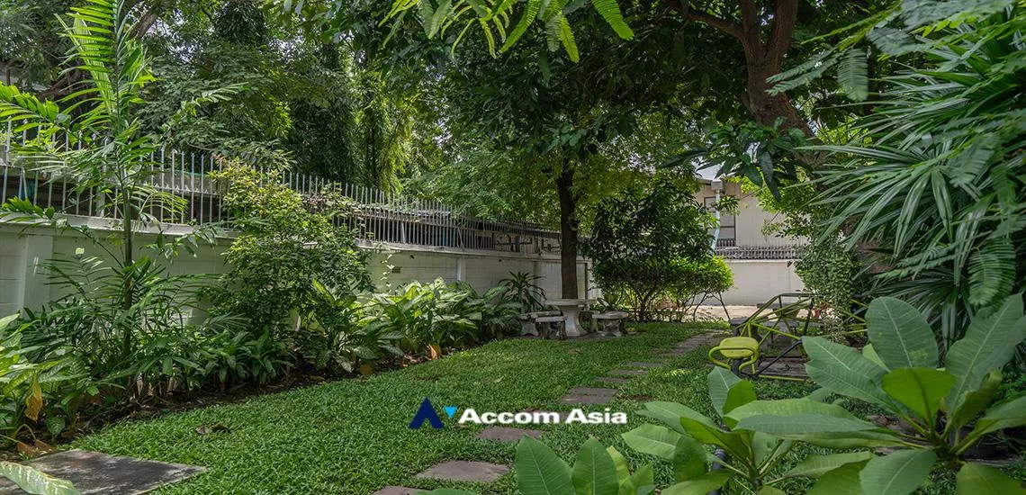  3 br Apartment For Rent in Sukhumvit ,Bangkok BTS Phrom Phong at The comfortable low rise residence AA14400