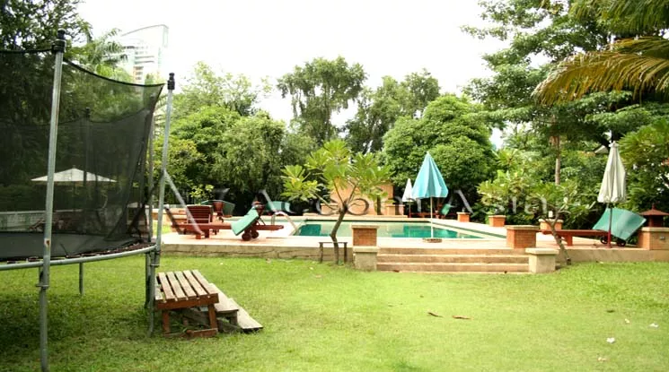 6 Exclusive compound - nice pool - House - Sukhumvit - Bangkok / Accomasia