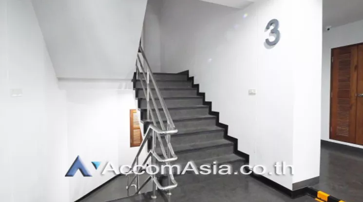  Office Space For Rent in Sukhumvit ,Bangkok BTS Thong Lo at 111 We space AA39859