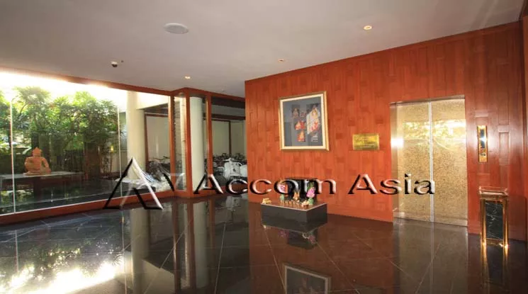  3 br Apartment For Rent in Sathorn ,Bangkok BTS Chong Nonsi at Cozy low rise 10121