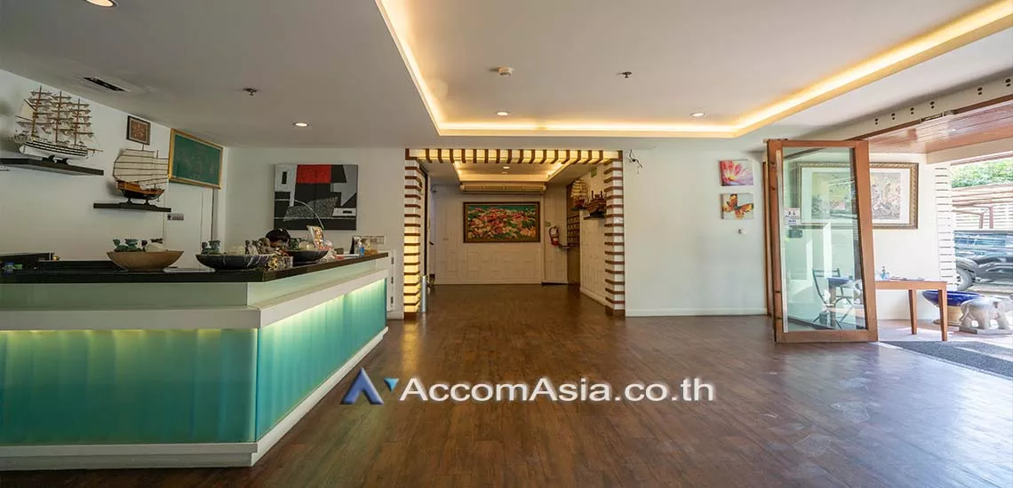  4 br Apartment For Rent in Silom ,Bangkok BTS Surasak at High-end Low Rise  AA31744