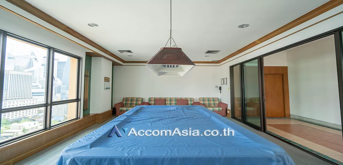  3 br Condominium For Rent in Ploenchit ,Bangkok BTS Chitlom at Baan Na Varang AA30897
