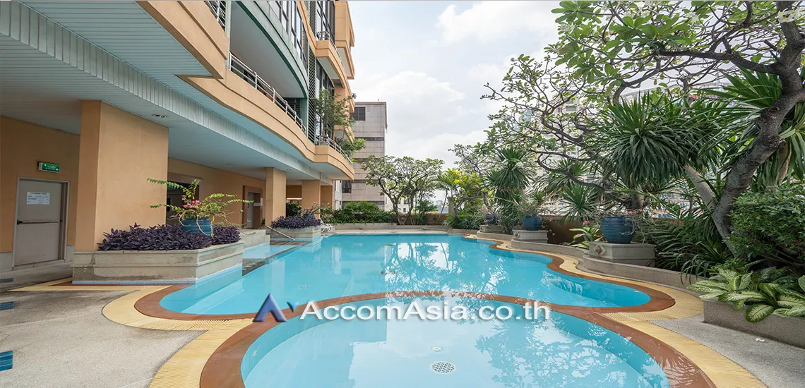  3 br Condominium For Rent in Ploenchit ,Bangkok BTS Chitlom at Baan Na Varang AA30897