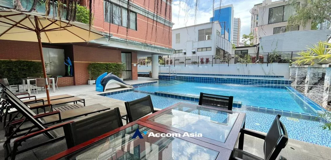 Duplex Condo, Pet friendly |  3 Bedrooms  Condominium For Rent in Sukhumvit, Bangkok  near BTS Ekkamai (AA19784)