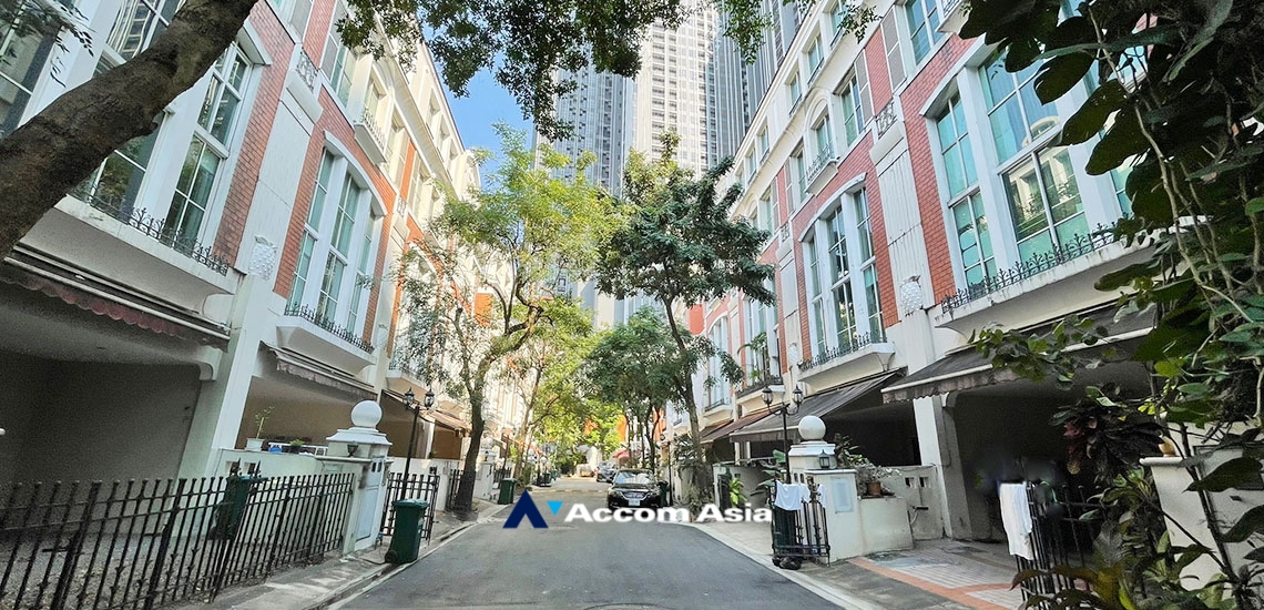  4 br Townhouse For Rent in Sukhumvit ,Bangkok BTS Thong Lo at Baan Klang Krung Thonglor AA30618