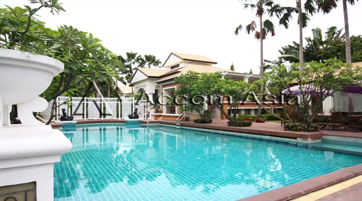  5 br House For Rent in Pattanakarn ,Bangkok  at Peaceful compound AA40084