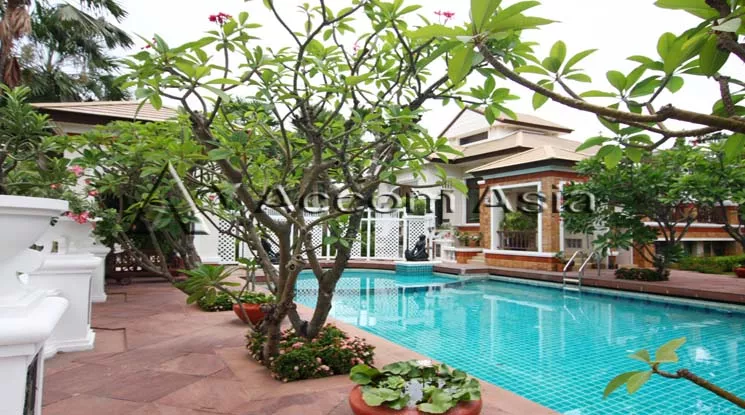  5 br House For Rent in Pattanakarn ,Bangkok  at Peaceful compound AA40084