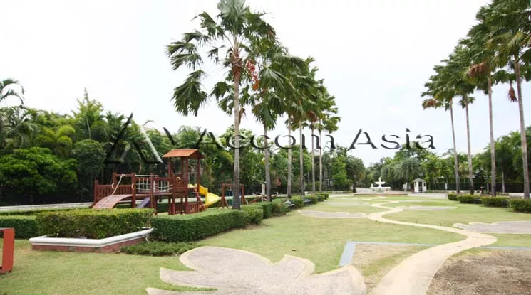  5 br House For Rent in Pattanakarn ,Bangkok  at Peaceful compound AA27213