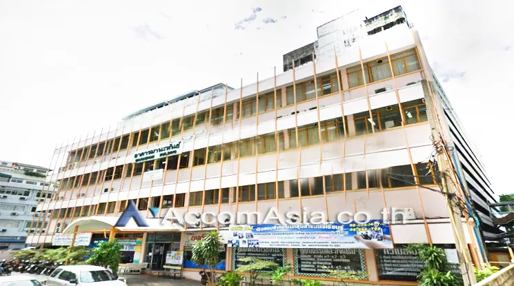  Office space For Rent in Silom, Bangkok  near BTS Surasak (AA10970)