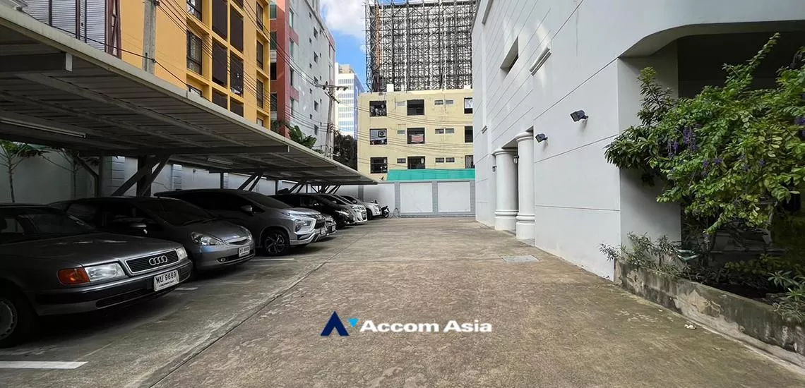  3 br Condominium For Rent in Ploenchit ,Bangkok BTS Ploenchit at Ruamrudee Garden House AA33111