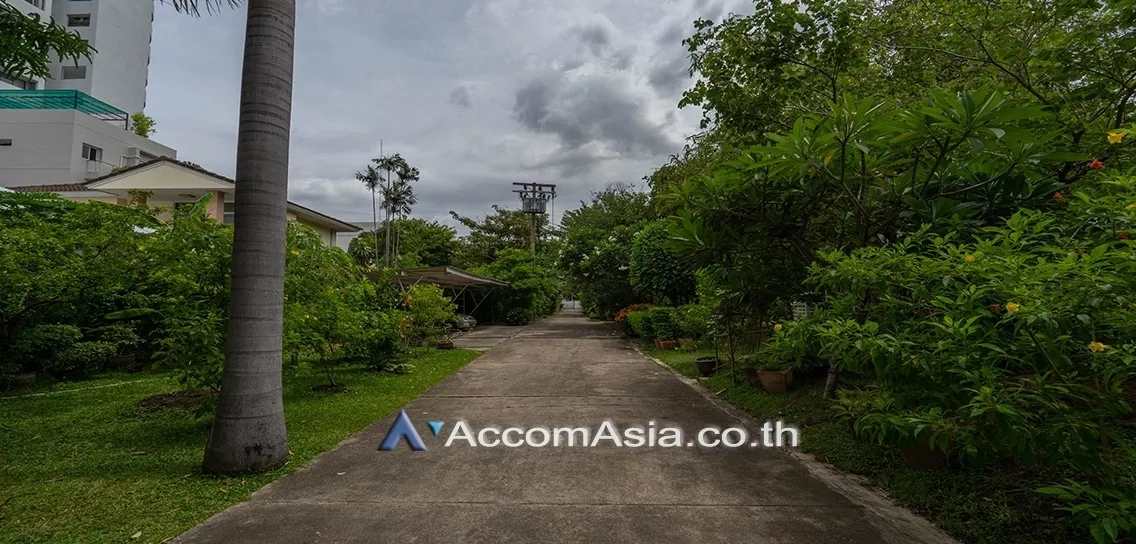 4 Pool and Greenery - Apartment - Yen Akat - Bangkok / Accomasia