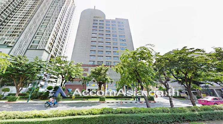  Office Space For Rent in Charoennakorn ,Bangkok BTS Wongwian Yai at Thai Virawat Building AA13351