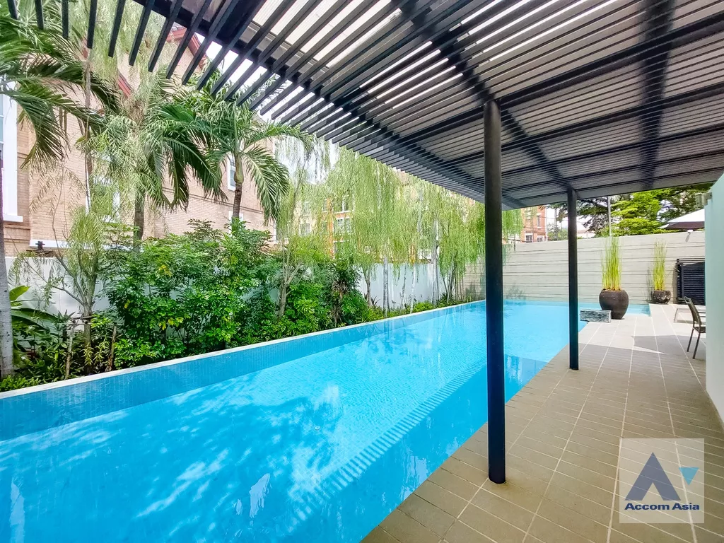 Private Swimming Pool |  5 Bedrooms  House For Rent in Sathorn, Bangkok  near BTS Chong Nonsi - MRT Khlong Toei (AA35940)