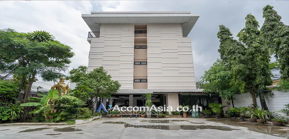  3 br Apartment For Rent in Sukhumvit ,Bangkok BTS Ekkamai at Spacious Room AA28067