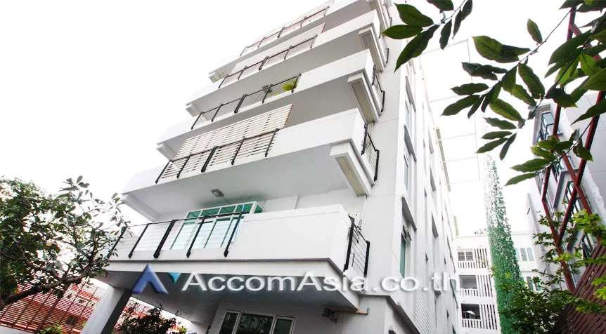  4 Bedrooms  Apartment For Rent in Sukhumvit, Bangkok  near BTS Asok - MRT Sukhumvit (AA35883)