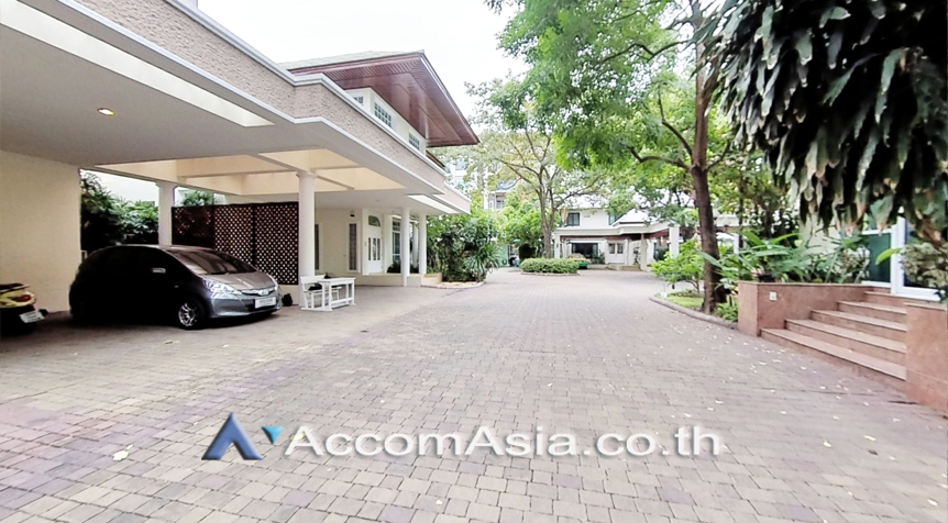  2 Privacy House  in Compound - House - Yen Akat - Bangkok / Accomasia