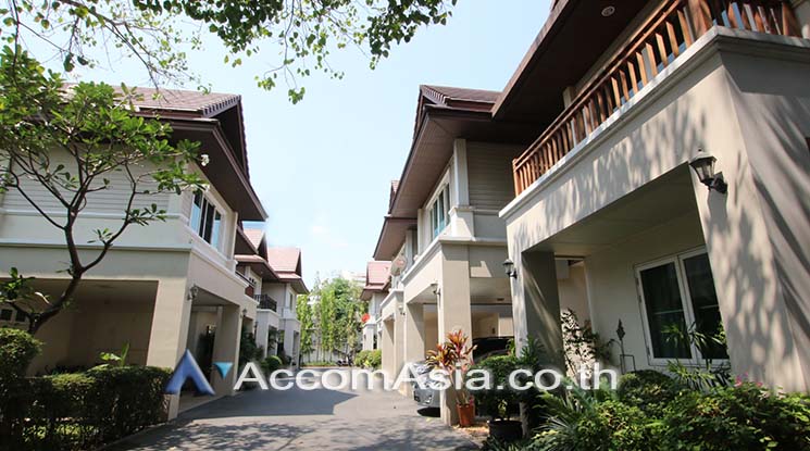  4 br House For Rent in Sukhumvit ,Bangkok BTS Thong Lo at Exclusive family compound AA27374