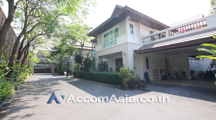  4 br House For Rent in Sukhumvit ,Bangkok BTS Thong Lo at Exclusive family compound AA27374
