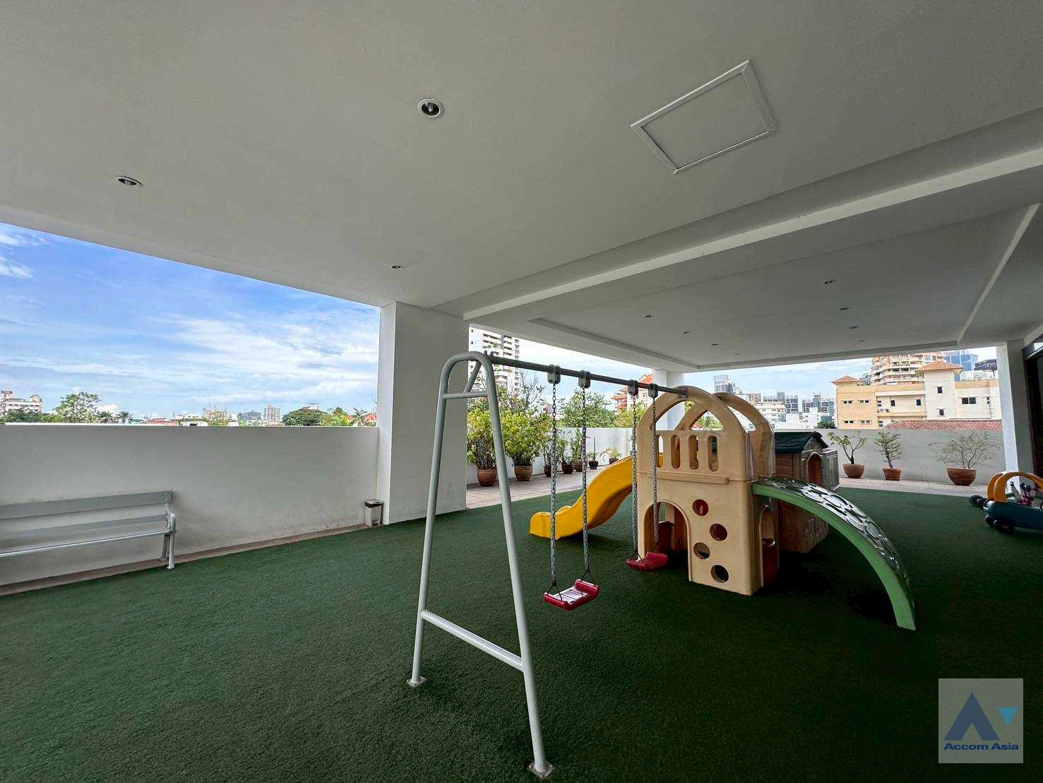  4 br Apartment for rent and sale in Sukhumvit ,Bangkok BTS Ekkamai at Panoramic view on balcony AA43757