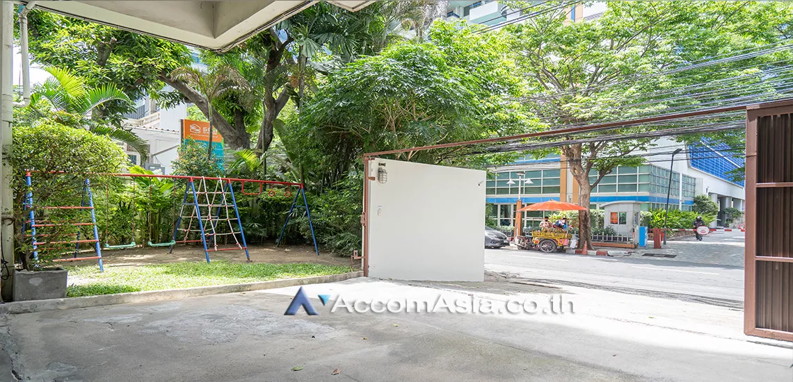  3 br Apartment For Rent in Sathorn ,Bangkok BTS Surasak at The spacious greenery apartment 1417212