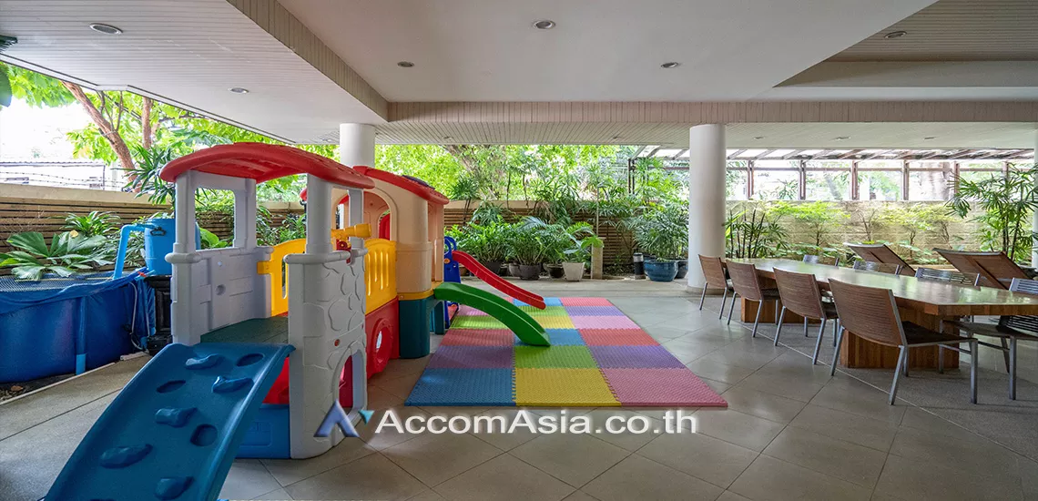  3 Bedrooms  Apartment For Rent in Sathorn, Bangkok  near BTS Chong Nonsi (AA10703)