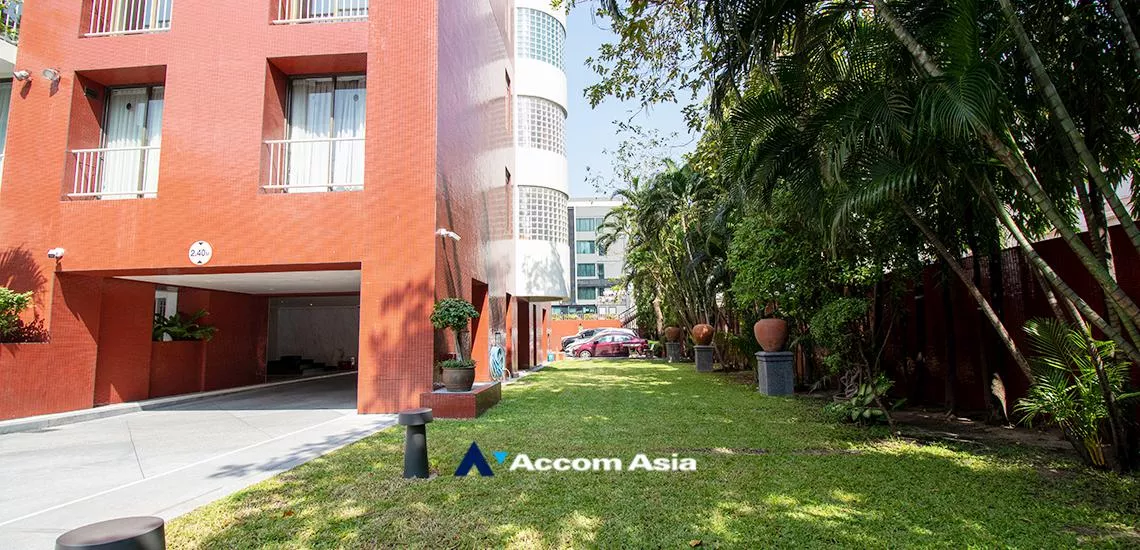  3 br Condominium For Sale in Ploenchit ,Bangkok BTS Chitlom at Chidlom Place AA20846