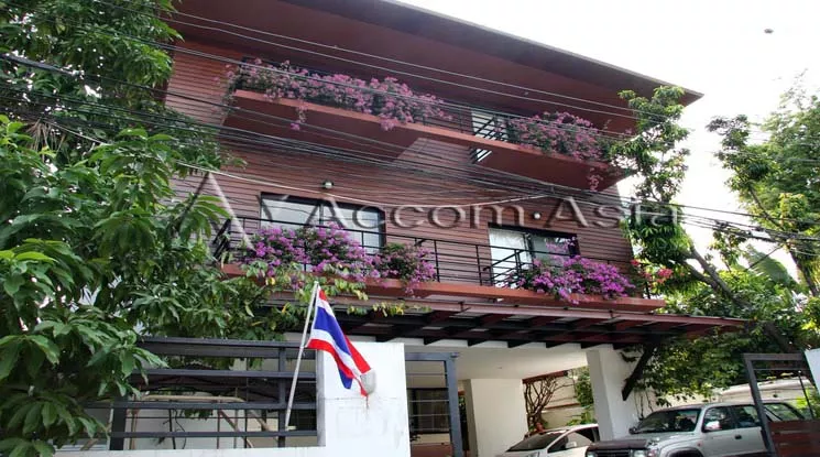 6 Contemporary Modern Boutique - Apartment - Phahonyothin - Bangkok / Accomasia