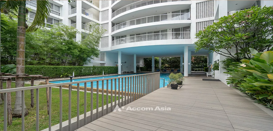  3 br Apartment For Rent in Sukhumvit ,Bangkok BTS Ekkamai at Ekkamai Family Apartment 210273