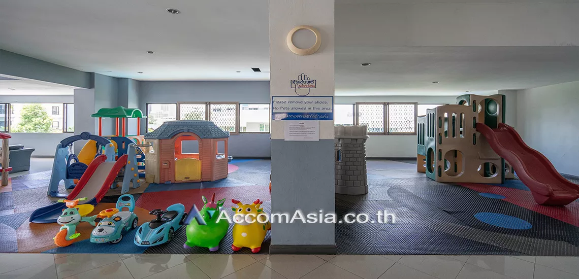  3 br Apartment For Rent in Sukhumvit ,Bangkok BTS Phrom Phong at Exudes classic comfort 1412898