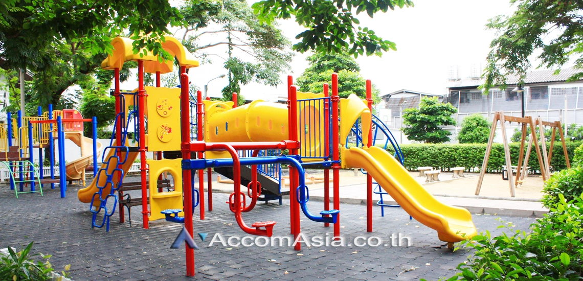  4 br Apartment for rent and sale in Sathorn ,Bangkok BTS Chong Nonsi at Cozy Low-Rise Apartment in a Premium Compound 1411704