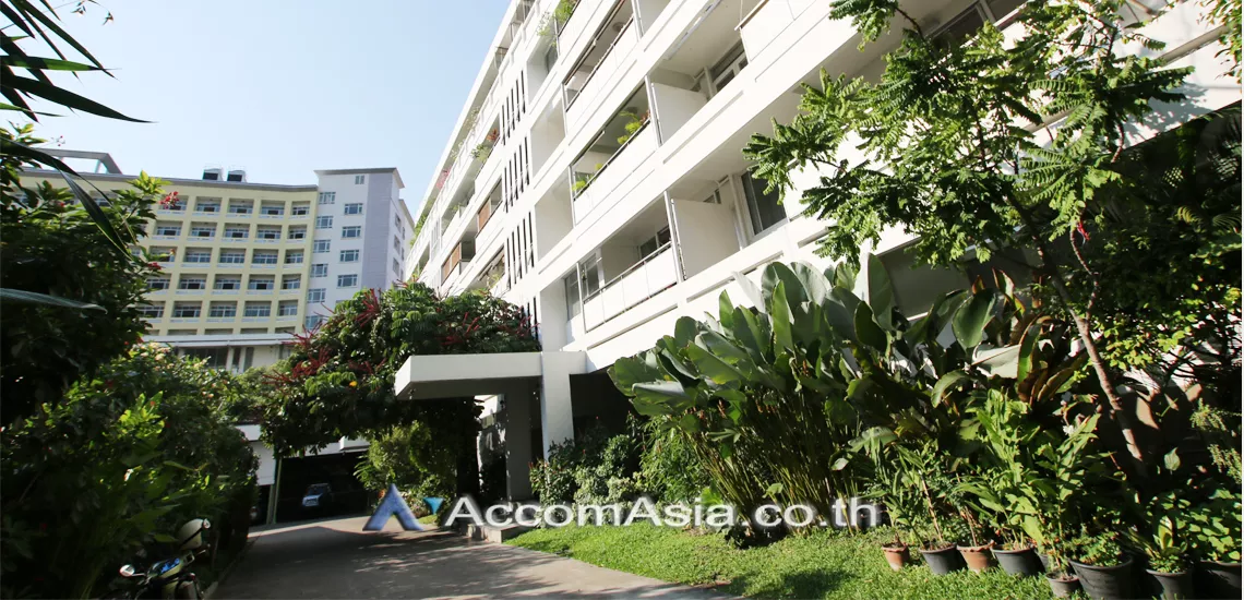  4 br Apartment For Rent in Sathorn ,Bangkok BTS Chong Nonsi at Low rise - Cozy Apartment AA22975