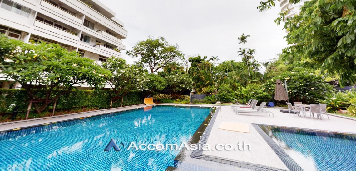  4 br Apartment for rent and sale in Sathorn ,Bangkok BTS Chong Nonsi at Cozy Low-Rise Apartment in a Premium Compound 1411704