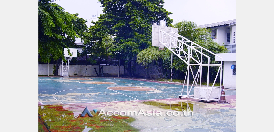  4 br Apartment for rent and sale in Sathorn ,Bangkok BTS Chong Nonsi at Cozy Low-Rise Apartment in a Premium Compound 1411704