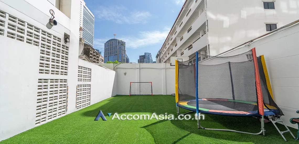  3 Bedrooms  Apartment For Rent in Sukhumvit, Bangkok  near BTS Asok - MRT Sukhumvit (1418945)