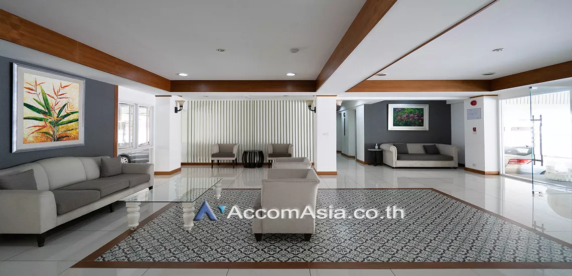  2 Bedrooms  Apartment For Rent in Ploenchit, Bangkok  near BTS Ploenchit (13000193)
