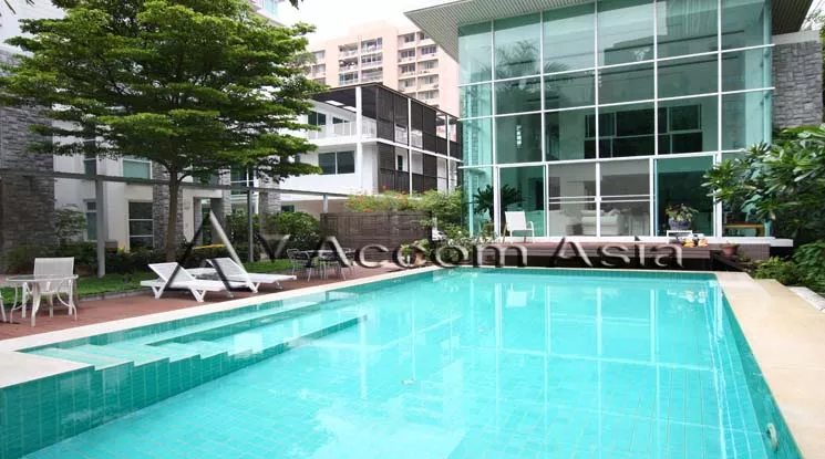  4 br House For Rent in Sukhumvit ,Bangkok BTS Phrom Phong at House in compound with common pool 1811030