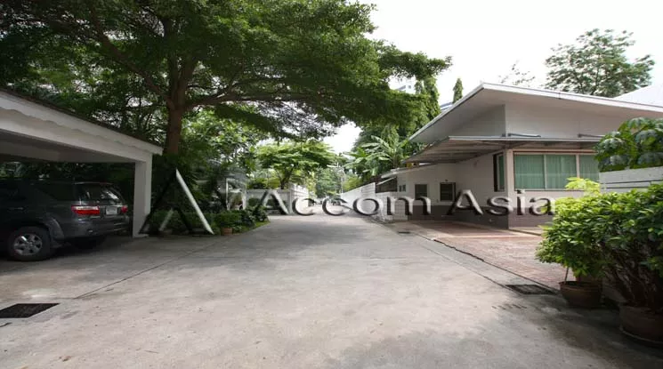  4 br House For Rent in Sukhumvit ,Bangkok BTS Phrom Phong at House in compound with common pool 1811032