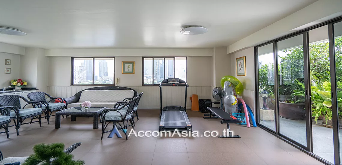 3 br Apartment For Rent in Sukhumvit ,Bangkok BTS Ekkamai at A peaceful location AA30211