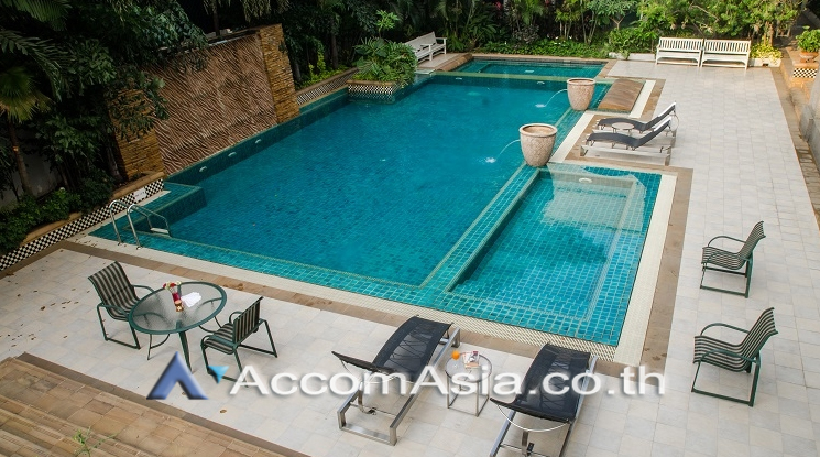 Duplex Condo, Penthouse |  4 Bedrooms  Apartment For Rent in Ploenchit, Bangkok  near BTS Ploenchit (AA34018)