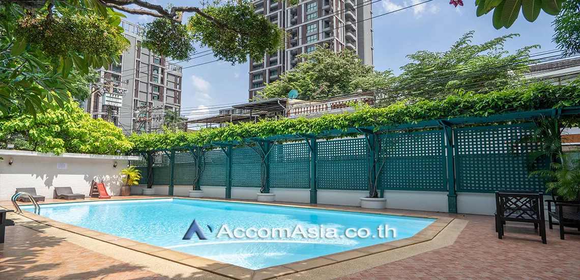  3 br Apartment For Rent in Sukhumvit ,Bangkok BTS Ekkamai at Classic contemporary 10284