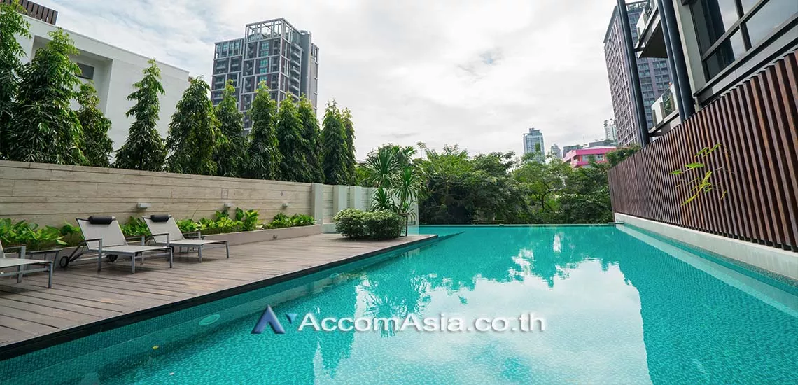 Big Balcony |  2 Bedrooms  Apartment For Rent in Sukhumvit, Bangkok  near BTS Ekkamai (AA25587)