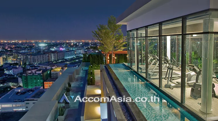  2 Bedrooms  Condominium For Rent in Ratchadapisek, Bangkok  near MRT Huai Khwang (1520710)