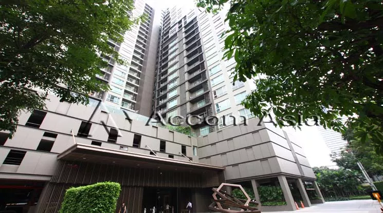  2 Bedrooms  Condominium For Rent in Charoennakorn, Bangkok  near BTS Saphan Taksin (AA10844)