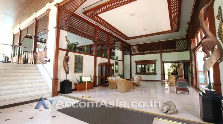  3 br Apartment for rent and sale in Ploenchit ,Bangkok BTS Ratchadamri at High rise and Peaceful AA22584