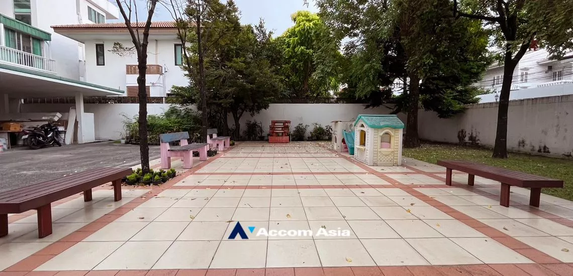 11 Stylish Low Rise Residence - Apartment - Sukhumvit - Bangkok / Accomasia