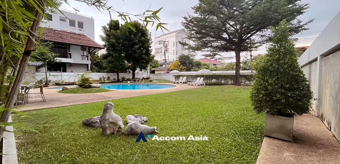 7 Stylish Low Rise Residence - Apartment - Sukhumvit - Bangkok / Accomasia