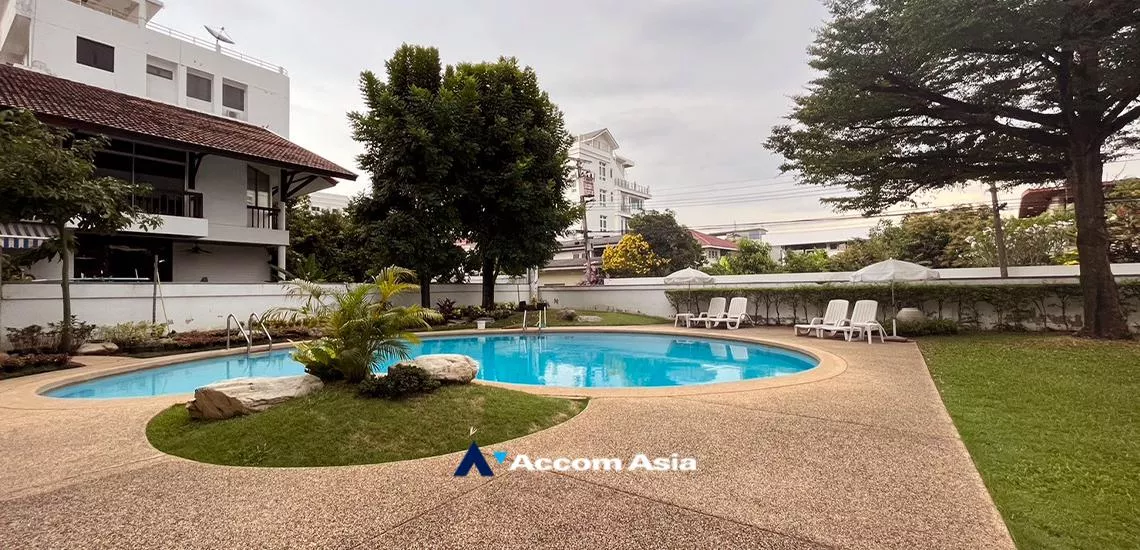  2 br Apartment For Rent in Sukhumvit ,Bangkok BTS Phra khanong at Stylish Low Rise Residence AA14318
